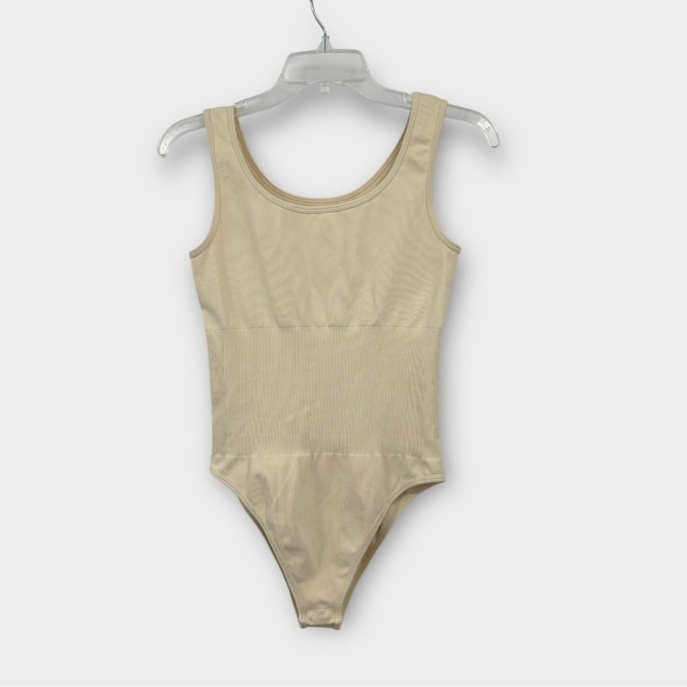 OQQ Seamless‎ Shapewear Sleeveless Bodysuit in Cream Women’s Size M NWOT